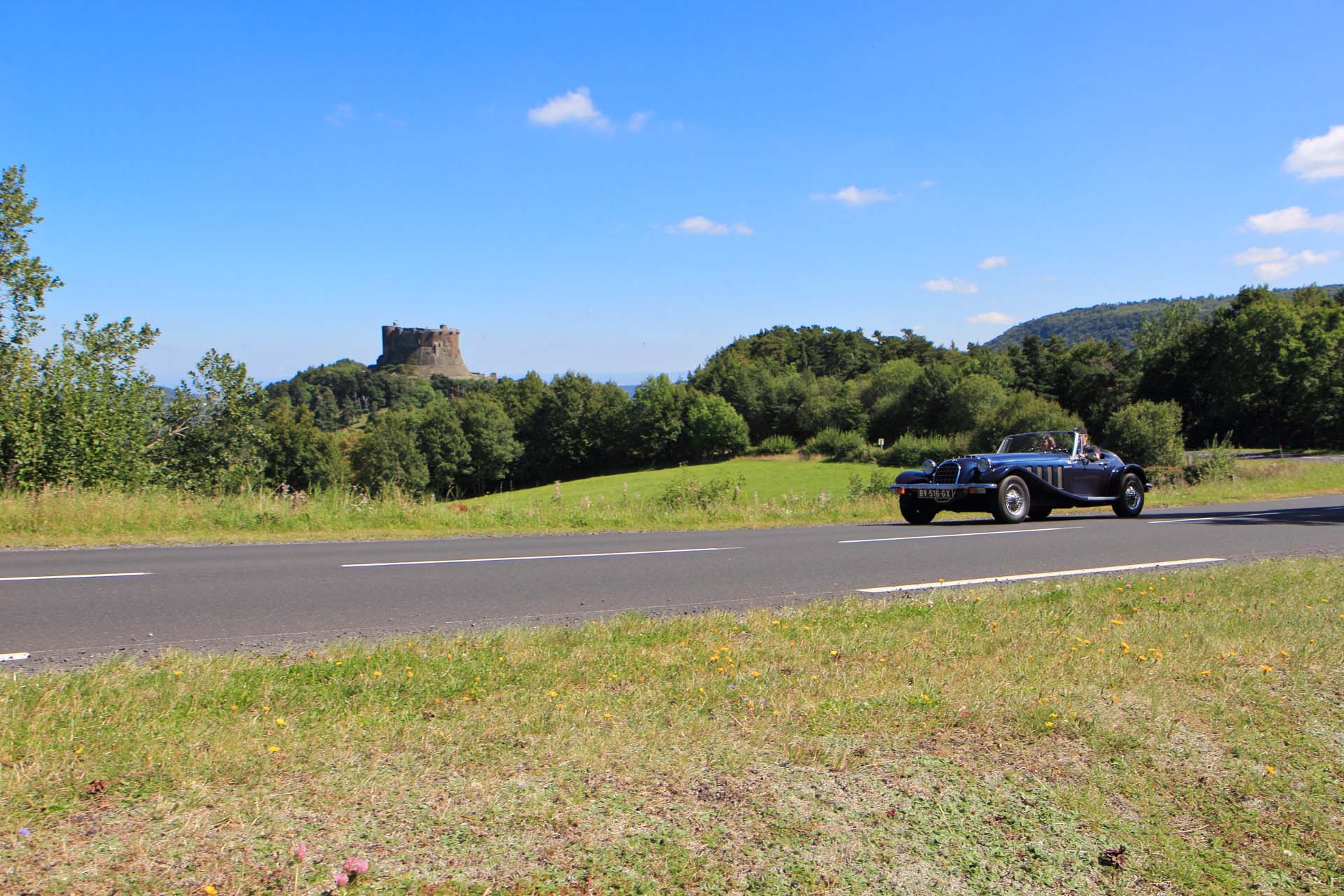 On the roads of the Sancy