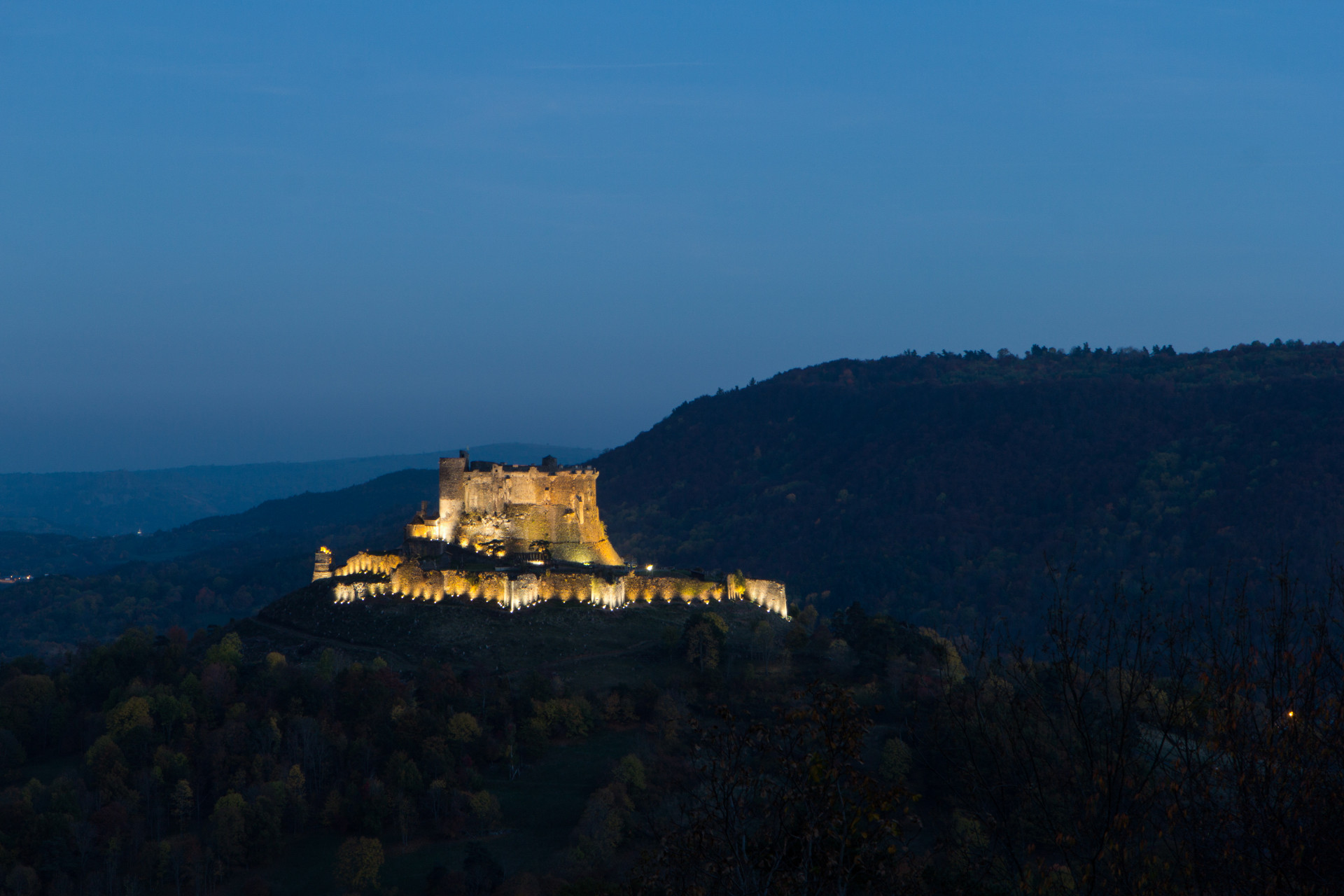 Le château de Murol de nuit