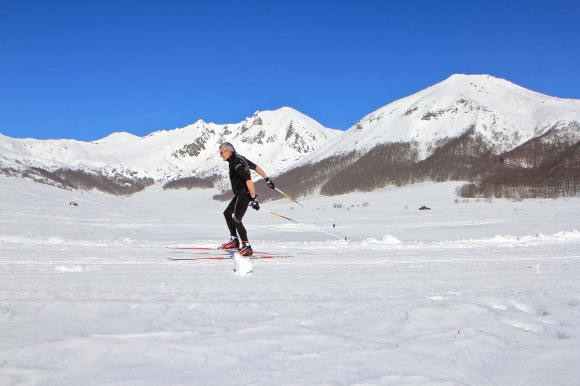 Cross-country skiing in the Fontaine Salée Valley from Picherande