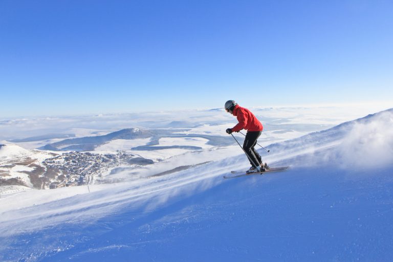 Downhill skiing in Super-Besse